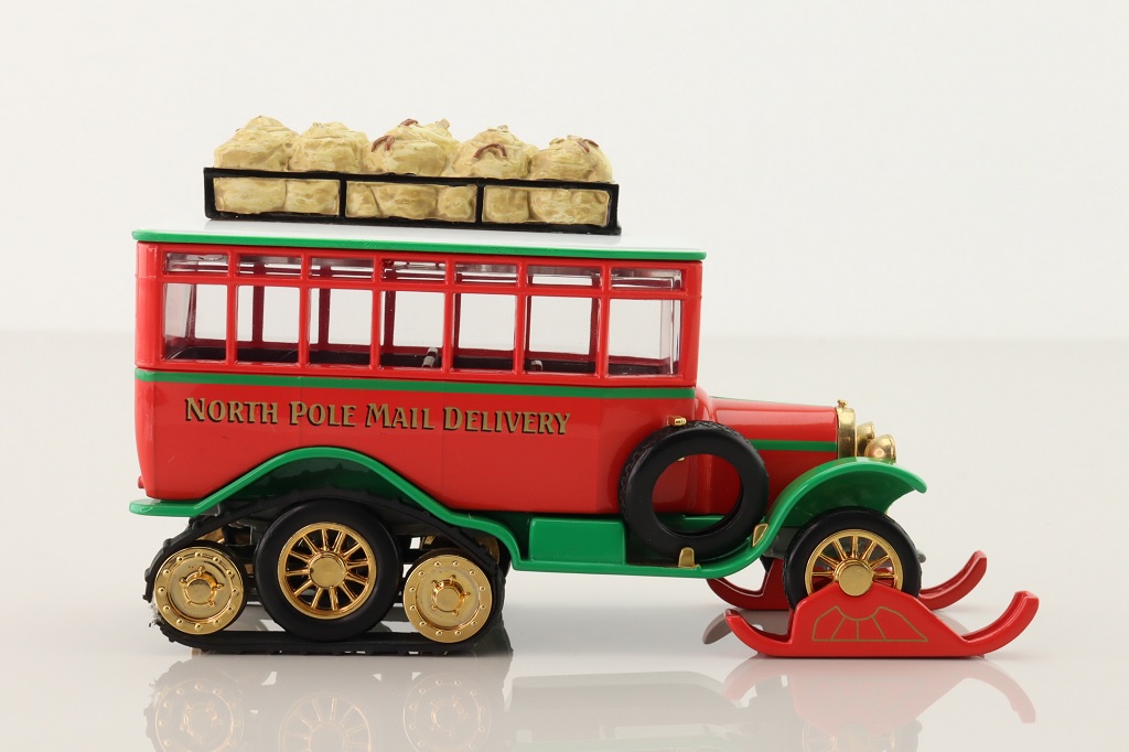 Matchbox Collectibles YYM36793; 1922 Christmas Scania Vabis Post Bus